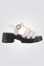 סנדלים מבית המותג ZAXY , בעלות רצועה קדמית בסגירת אבזם להתאמה מושלמת