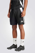 מכנסיים מבית המותג ADIDAS, עשוים מבד מנדף זיעה ששומר על הגוף שלך מאורר לאורך כל האימון. מותניים אלסטיות להתאמה מושלמת. כיסים בסגירת רוכסן לשמירה של החפצים שלך בדרך הטובה ביותר .מוצר זה עשוי מ-100% חומרים ממוחזרים. על ידי שימוש חוזר בחומרים שכבר נוצרו, אנו עוזרים להפחית את הפסולת ואת ההסתמכות שלנו על משאבים סופיים ולהפחית את טביעת הרגל של המוצרים שאנו מייצרים.הרכב בד: אריגה פשוטה של 100% פוליאסטר ממוחזר