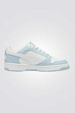 נעליים מבית המותג PUMA, בעלות ריפוד פנימי נוח במיוחד ששומר על הרגל והופך כל צעד לרך במיוחד. סולייה חיצונית מגומי בטכנולוגית PUMA Formstrip לאחיזה מלאה בקרקע בכל שלב ביום