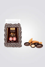 שקדים קלויים בשוקולד מריר.