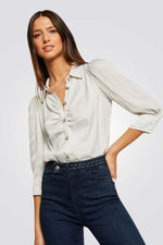 חולצת סאטן לנשים