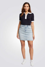 חצאית ג'ינס קצרה בצבע כחול בהיר