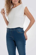 חולצה שרוול קצר פליסה בצבע לבן