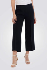 מכנסיים בצבע נייבי