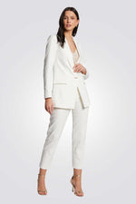 בלייזר סאטן בצבע לבן