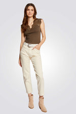 גופיה עם מחשוף תחרה בצבע זית