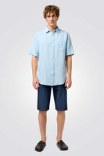 חולצה מכופתרת בצבע תכלת