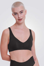 חזיה עם סוגר ZERO Feel Bralette בצבע שחור