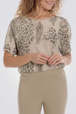 חולצה עם הדפס מנומר