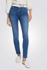 ג'ינס לנשים בצבע כחול בהיר