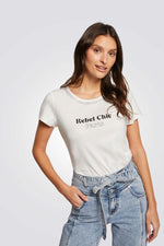 חולצת טי עם אבני חן והדפס