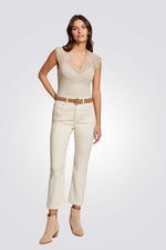 גופיה עם מחשוף תחרה בצבע בז'