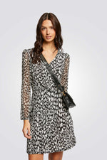 שמלה עם הדפס אבסטרקטי