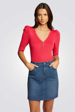 חצאית ג'ינס בצבע כחול כהה