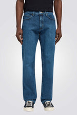 ג'ינס בצבע כחול בהיר