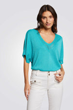 חולצה עם שרוולים קצרים בצבע כחול