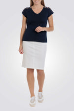 טישירט עם חתכים בצבע נייבי