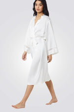 חלוק סאטן SHABILLE בצבע לבן