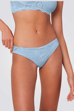 תחתוני תחרה Amourette Charm T Brazilian בצבע תכלת