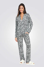 פיג'מת מכופתרת בהדפס פייזלי