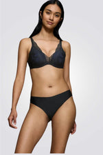 חזיית תחרה Body Make-Up Illusion Lace WP בצבע שחור