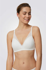 חזייה מרופדת בצבע שמנת