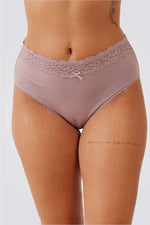 תחתוני כותנה בגזרת היי לג בעיטור תחרה