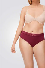 תחתוני מקסי בעיטורי תחרה