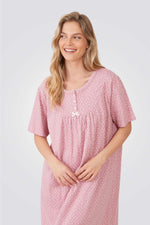 כותונת לילה בהדפס לבבות