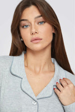 פיג'מת וופל מכופתרת חלקה