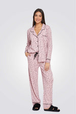 פיג'מת וופל מכופתרת הדפס לבבות