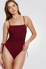 בגד ים שלם C-CUP בצבע בורדו