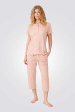 פיג'מת כותנה בגזרת 3/4 בהדפס עלים