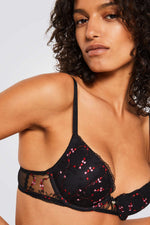 חזיית פוש אפ CONQUETE N*2 מתחרה