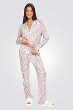 פיג'מת מכופתרת בהדפס פייזלי