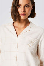 חולצת פיג'מה מכופתרת MALINA בצבע לבן