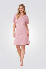 כותונת לילה קצרה בהדפס לבבות