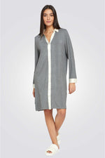 כותונת לילה עם כפתורים