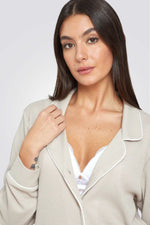 פיג'מת וופל מכופתרת חלקה