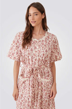 כותונת לילה קצרה בהדפס פרחוני