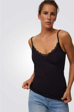 גופיית עם כתפיות דקות