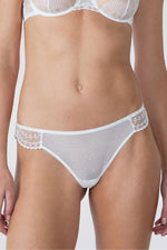 תחתוני טנגה PROMISE מתחרה עם שילוב רקמה לבנה