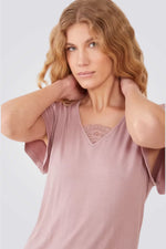 פיג'מת מעבר לנשים עם עיטור תחרה