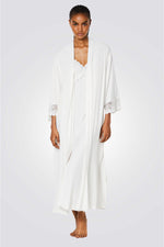 חלוק סאטן STORY בצבע לבן