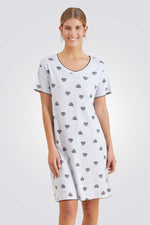 כותונת לילה אפורה בהדפס לבבות