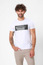 חולצת טי עם הדפס לוגו - MASHBIR//365