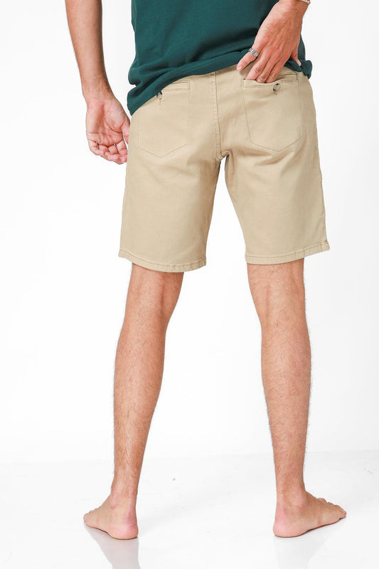 מכנסי ברמודה קצרים בצבע בז' - MASHBIR//365