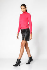 KENNETH COLE - חצאית מיני דמוי עור שחורה - MASHBIR//365