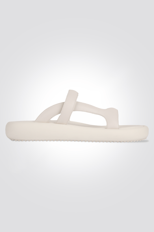 KENNETH COLE - כפכף סליידר רצועות לנשים בצבע לבן - MASHBIR//365