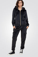 TEHABAD - פיג'מת קטיפה עם קפוצ'ון בצבע שחור - MASHBIR//365